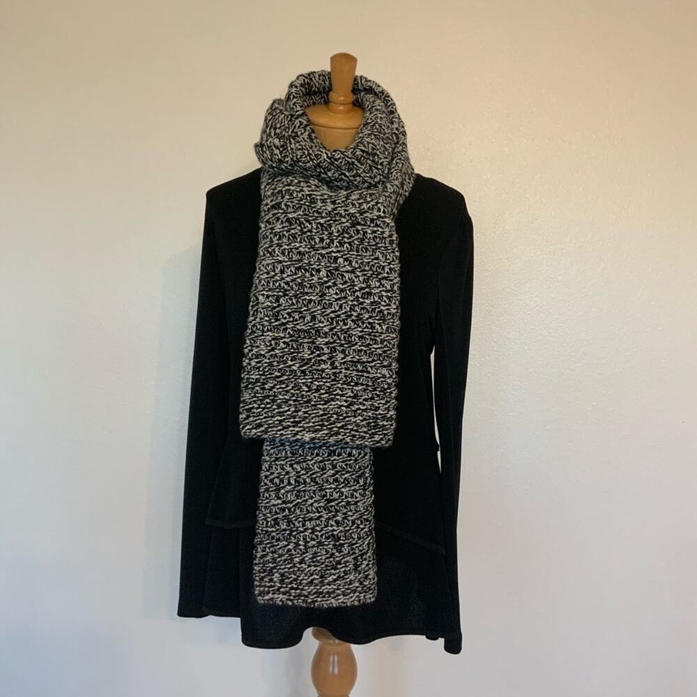 FRAAS Crocheted Scarf Black and White Marled - Picture 8 of 8
